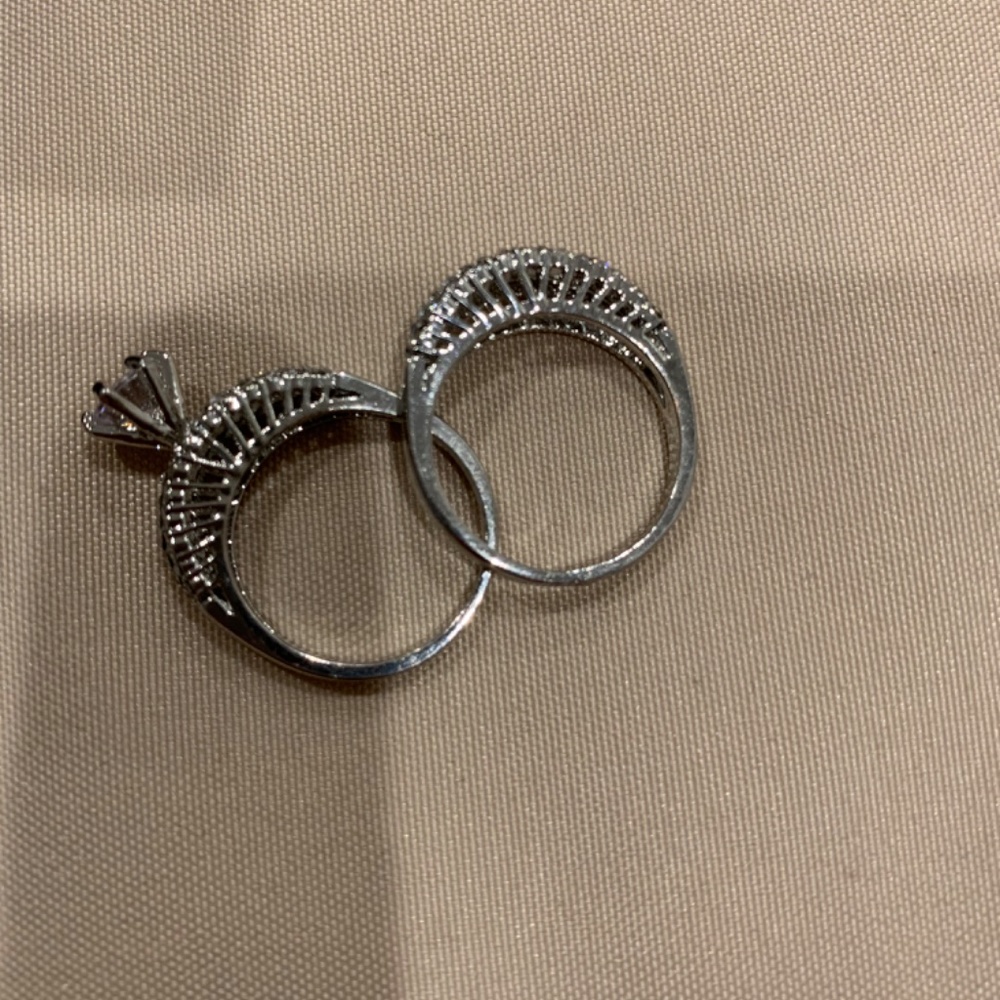 Silvertone Set of 2 Rings Size 8 - Picture 3 of 3